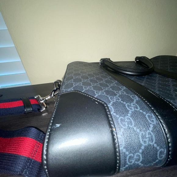 The GG motif enriched with the Web strap and black leather trims. - Picture 4 of 12